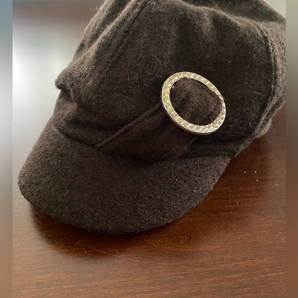 Winter Hat with Brim - Brown with rhinestone brooch - Picture 5 of 6